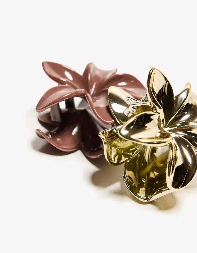 2-pack med metalliska blomma hårspännen 2-pack med metalliska blomma hårspännen