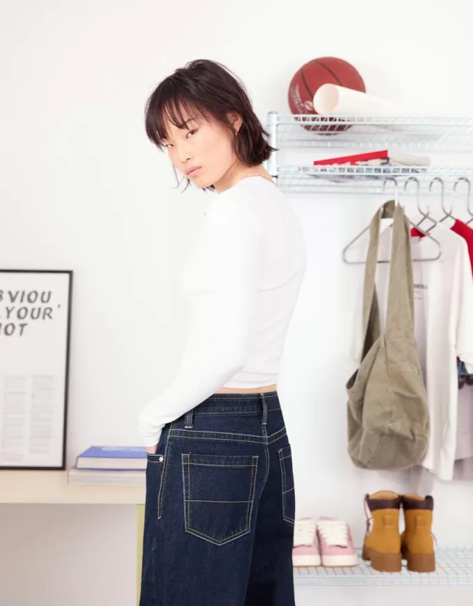 90-talsjeans med vida ben och uppvikbara fållar 90-talsjeans med vida ben och uppvikbara fållar