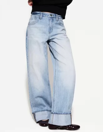 90-talsjeans med vida ben och uppvikbara fållar