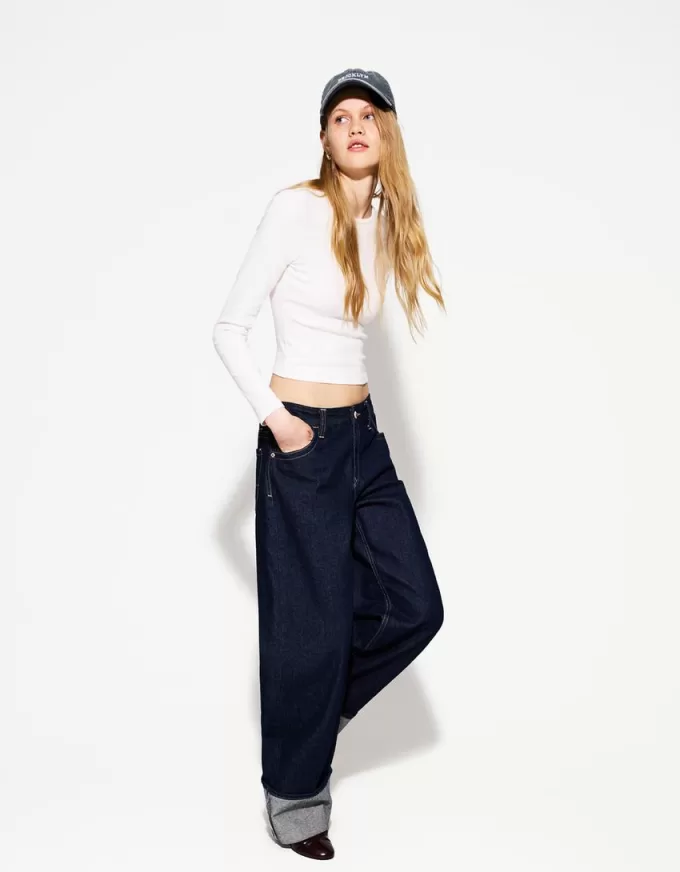 90-talsjeans med vida ben och uppvikbara fållar 90-talsjeans med vida ben och uppvikbara fållar