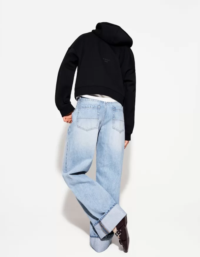 90-talsjeans med vida ben och uppvikbara fållar 90-talsjeans med vida ben och uppvikbara fållar