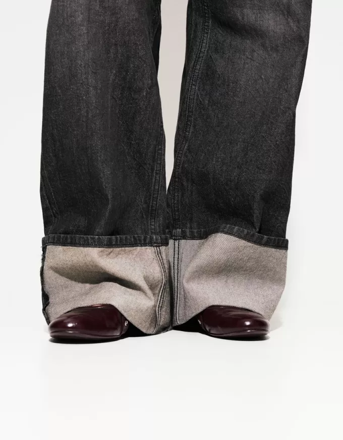 90-talsjeans med vida ben och uppvikbara fållar 90-talsjeans med vida ben och uppvikbara fållar