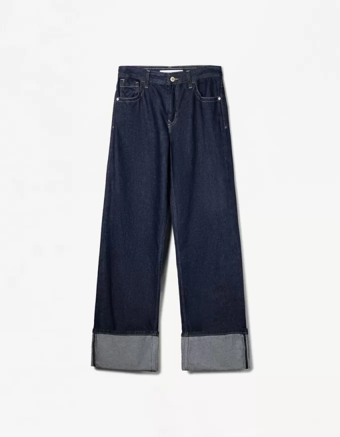 90-talsjeans med vida ben och uppvikbara fållar 90-talsjeans med vida ben och uppvikbara fållar