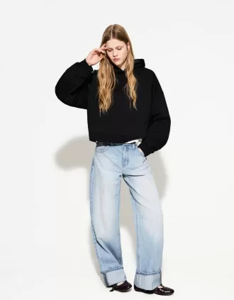 90-talsjeans med vida ben och uppvikbara fållar
