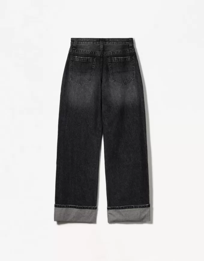 90-talsjeans med vida ben och uppvikbara fållar 90-talsjeans med vida ben och uppvikbara fållar