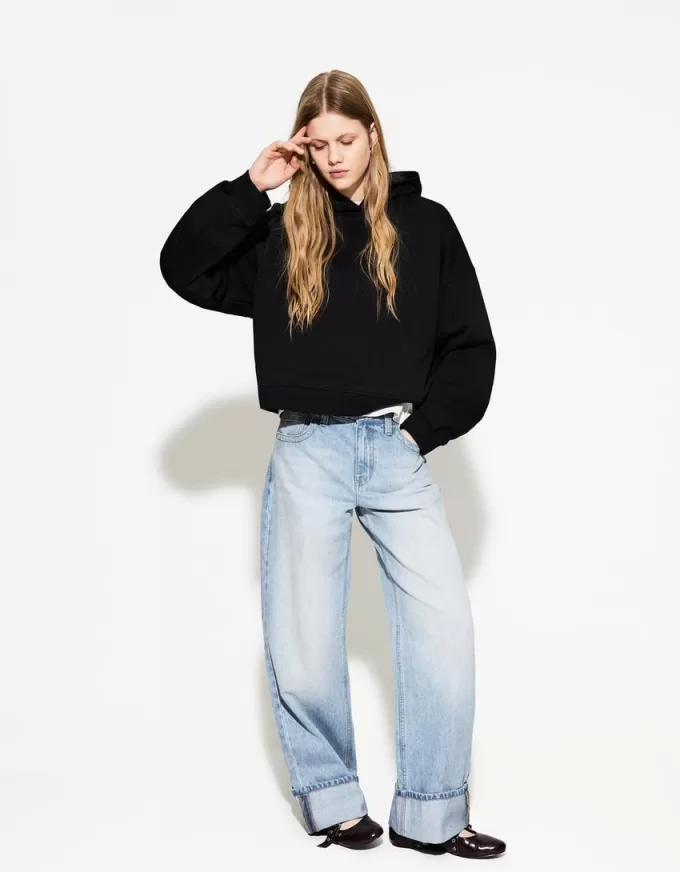 90-talsjeans med vida ben och uppvikbara fållar 90-talsjeans med vida ben och uppvikbara fållar