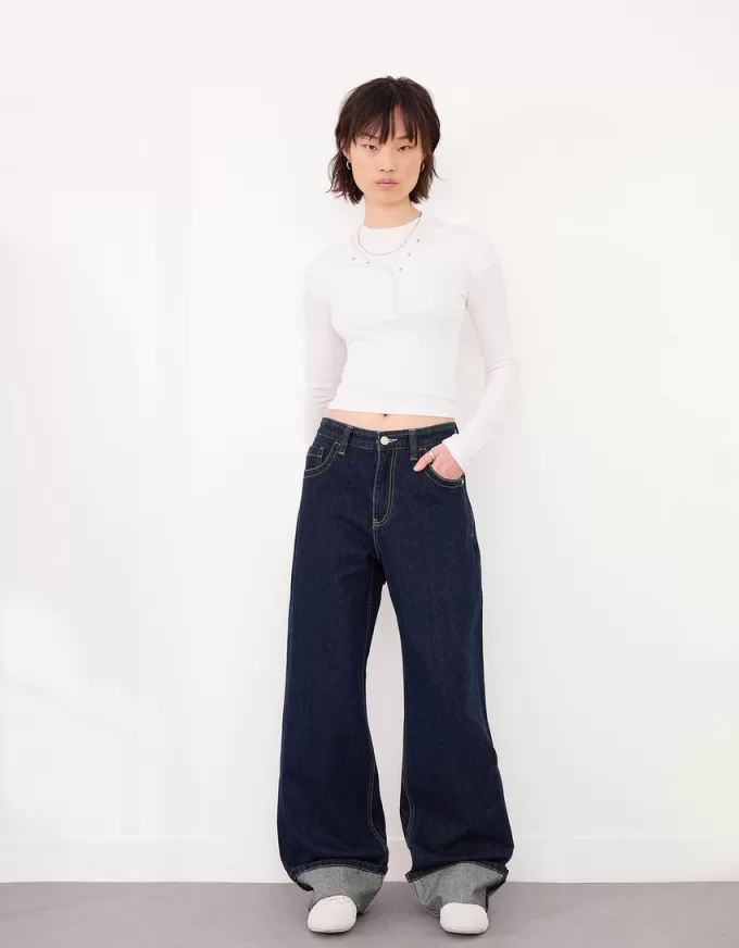 90-talsjeans med vida ben och uppvikbara fållar 90-talsjeans med vida ben och uppvikbara fållar