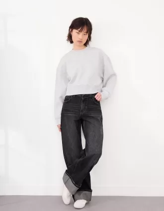90-talsjeans med vida ben och uppvikbara fållar