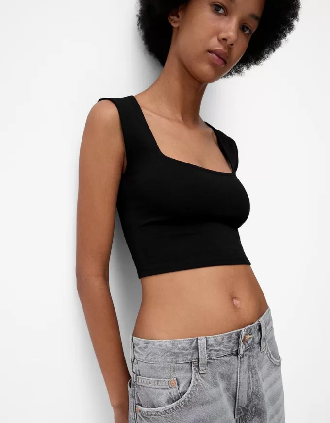 Ärmlös T-shirt med fyrkantig halsringning Ärmlös T-shirt med fyrkantig halsringning