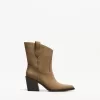 Asymmetriska högklackade cowboystövlar Asymmetriska högklackade cowboystövlar