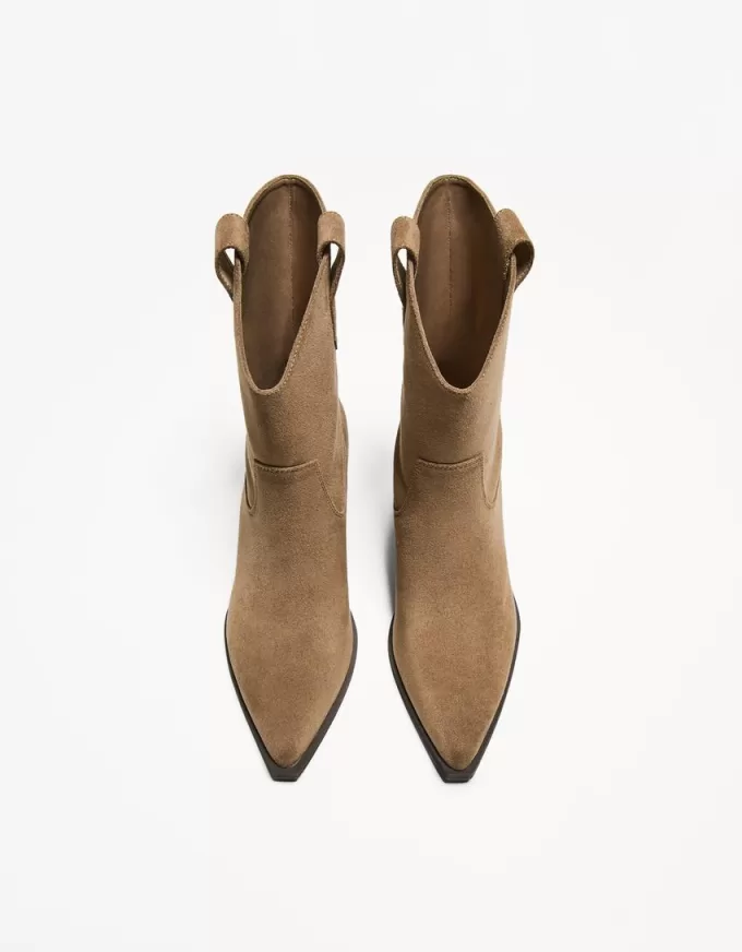 Asymmetriska högklackade cowboystövlar Asymmetriska högklackade cowboystövlar