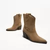 Asymmetriska högklackade cowboystövlar Asymmetriska högklackade cowboystövlar