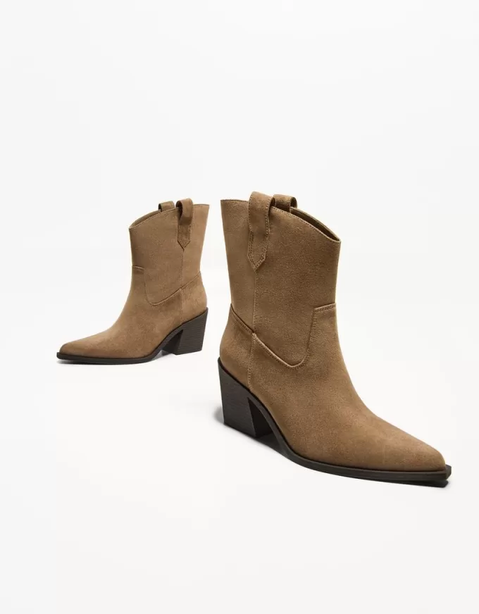Asymmetriska högklackade cowboystövlar Asymmetriska högklackade cowboystövlar