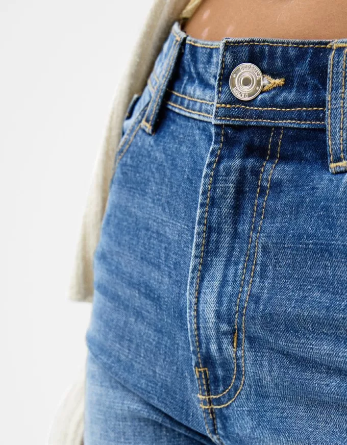 Avslappnade jeans med rak passform med hög midja Avslappnade jeans med rak passform med hög midja