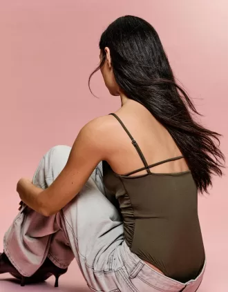 BERSHKA SERIEN draperad body med remmar