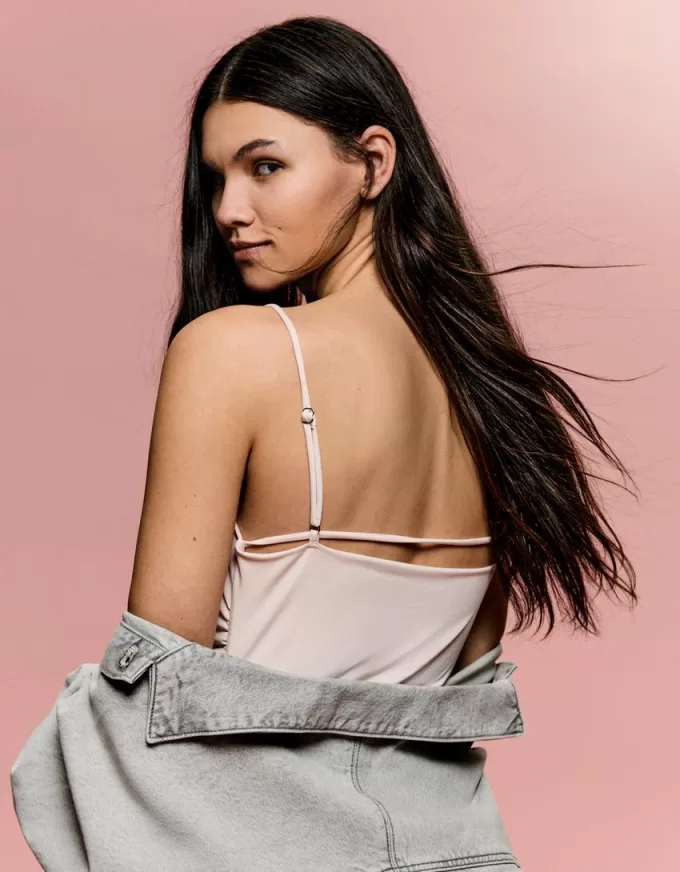 BERSHKA SERIEN draperad body med remmar BERSHKA SERIEN draperad body med remmar