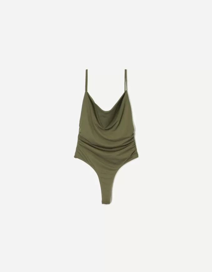 BERSHKA SERIEN draperad body med remmar BERSHKA SERIEN draperad body med remmar