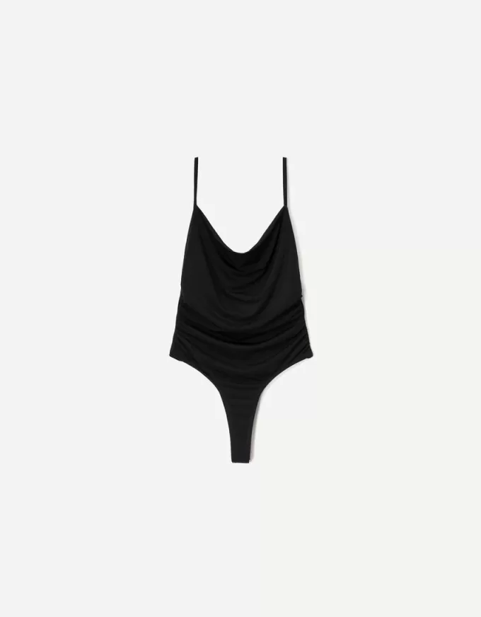 BERSHKA SERIEN draperad body med remmar BERSHKA SERIEN draperad body med remmar