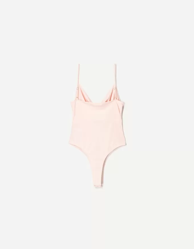 BERSHKA SERIEN draperad body med remmar BERSHKA SERIEN draperad body med remmar