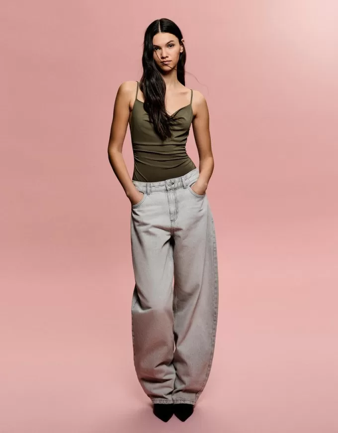 BERSHKA SERIEN draperad body med remmar BERSHKA SERIEN draperad body med remmar