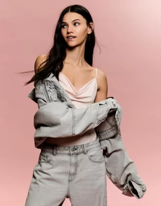 BERSHKA SERIEN draperad body med remmar