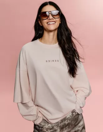 BERSHKA-SERIEN tryckt dubbelärmad T-shirt