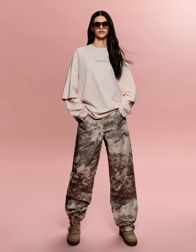 BERSHKA-SERIEN tryckt dubbelärmad T-shirt BERSHKA-SERIEN tryckt dubbelärmad T-shirt