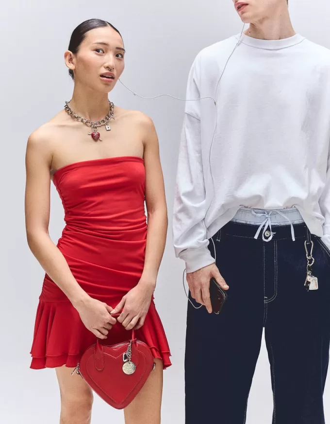 BERSHKA-SERIEN volangdraperad miniklänning BERSHKA-SERIEN volangdraperad miniklänning