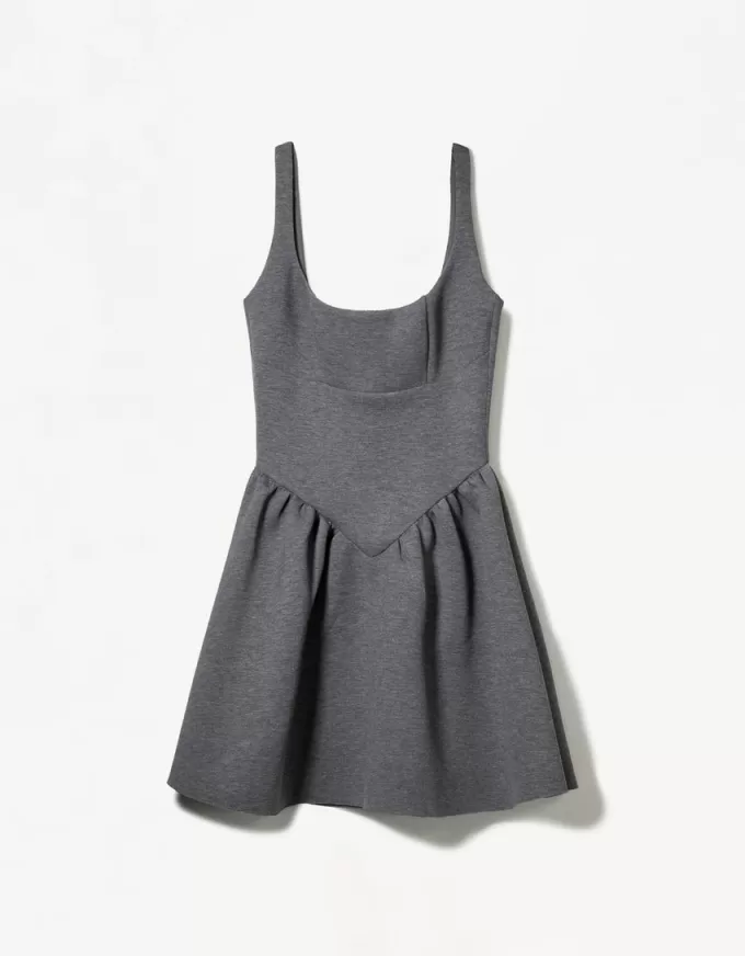 BERSHKA SERIEN voluminös kjolklänning i neopreneffekt BERSHKA SERIEN voluminös kjolklänning i neopreneffekt