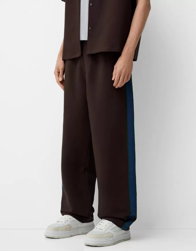 Baggy byxor med ränder på sidan Baggy byxor med ränder på sidan