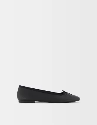 Ballerinor med rosettdetalj