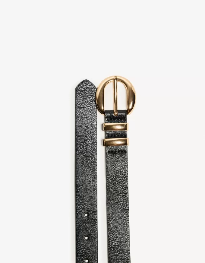 Bälte i konstläder med gyllene spänne Bälte i konstläder med gyllene spänne
