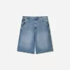 Bermudashorts för skejtare i jeans Bermudashorts för skejtare i jeans