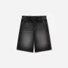 Bermudashorts för skejtare i jeans Bermudashorts för skejtare i jeans