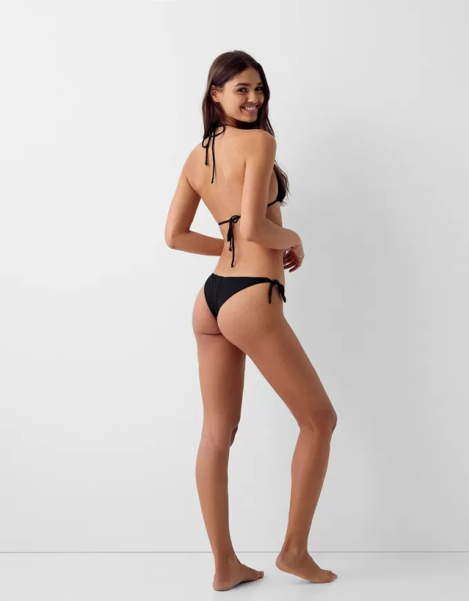 Bikinitrosa med justerbara knytband Bikinitrosa med justerbara knytband