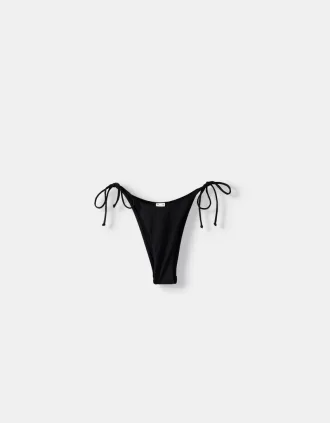 Bikinitrosa med tunna remmar