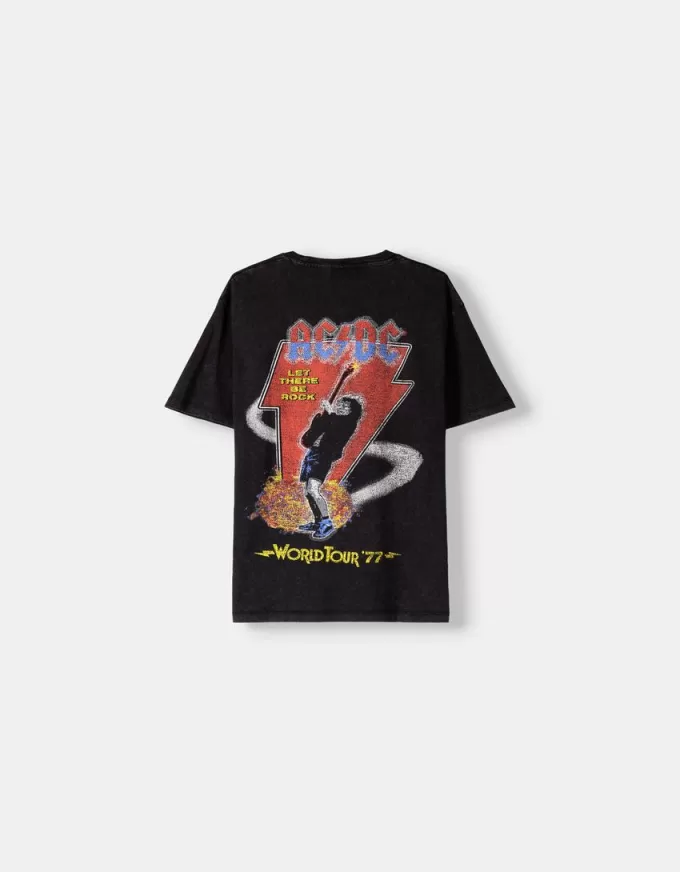 Blekt kortärmad T-shirt med AC/DC-tryck Blekt kortärmad T-shirt med AC/DC-tryck