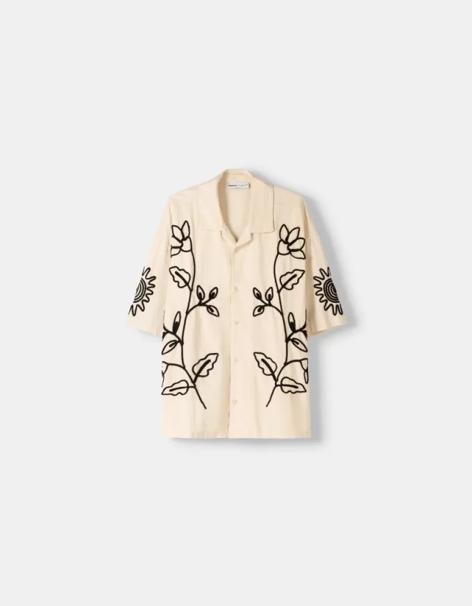 Broderad kortärmad skjorta Broderad kortärmad skjorta