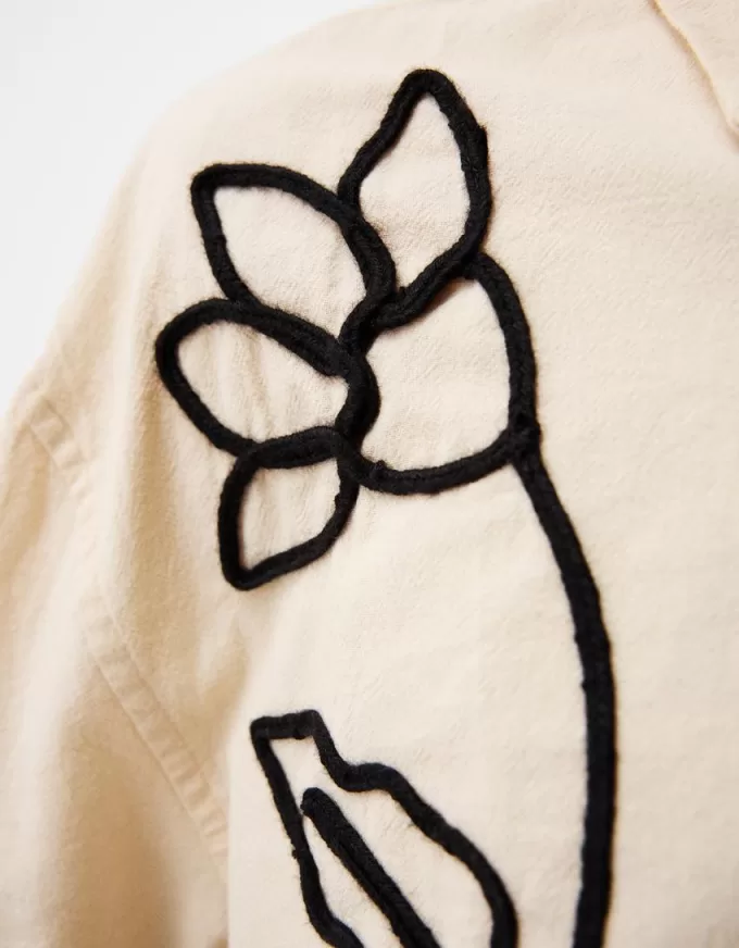 Broderad kortärmad skjorta Broderad kortärmad skjorta