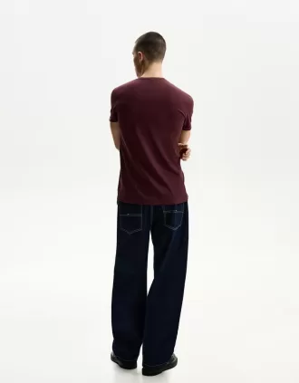 Broderad kortärmad upprullbar T-shirt