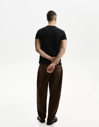 Broderad kortärmad upprullbar T-shirt