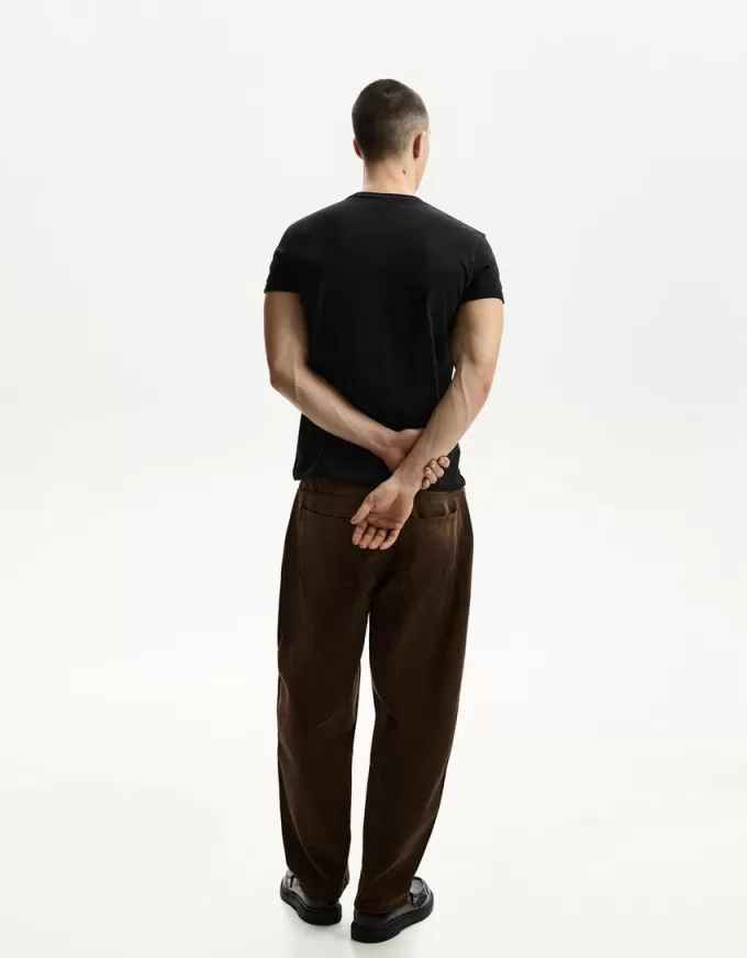Broderad kortärmad upprullbar T-shirt