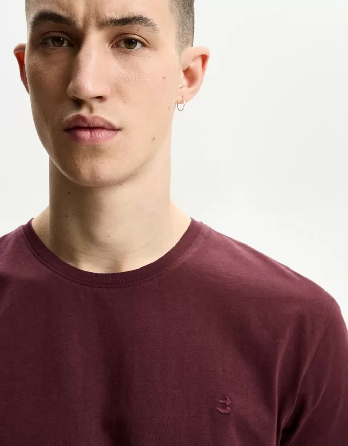 Broderad kortärmad upprullbar T-shirt Broderad kortärmad upprullbar T-shirt