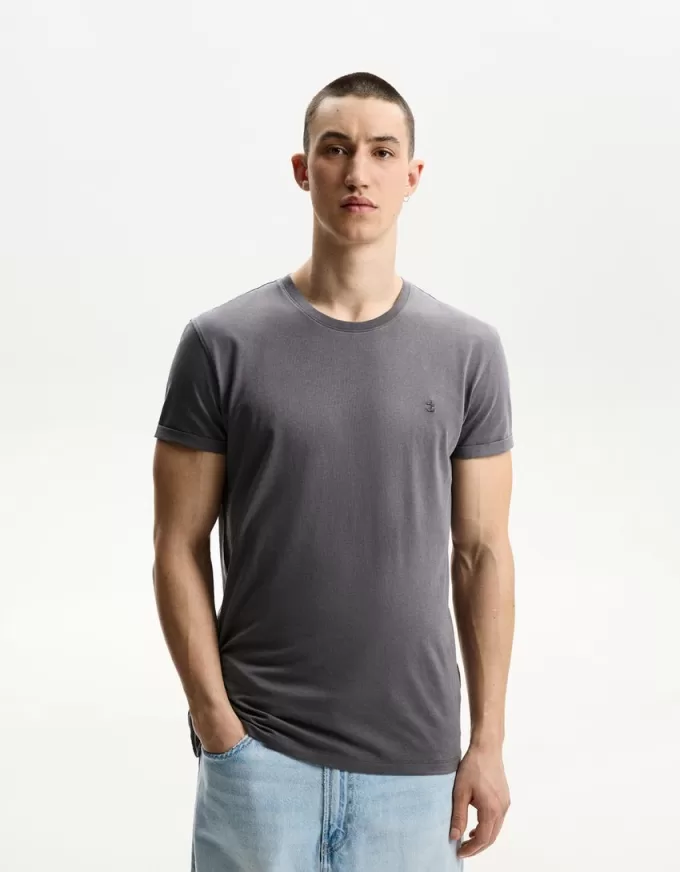 Broderad kortärmad upprullbar T-shirt Broderad kortärmad upprullbar T-shirt