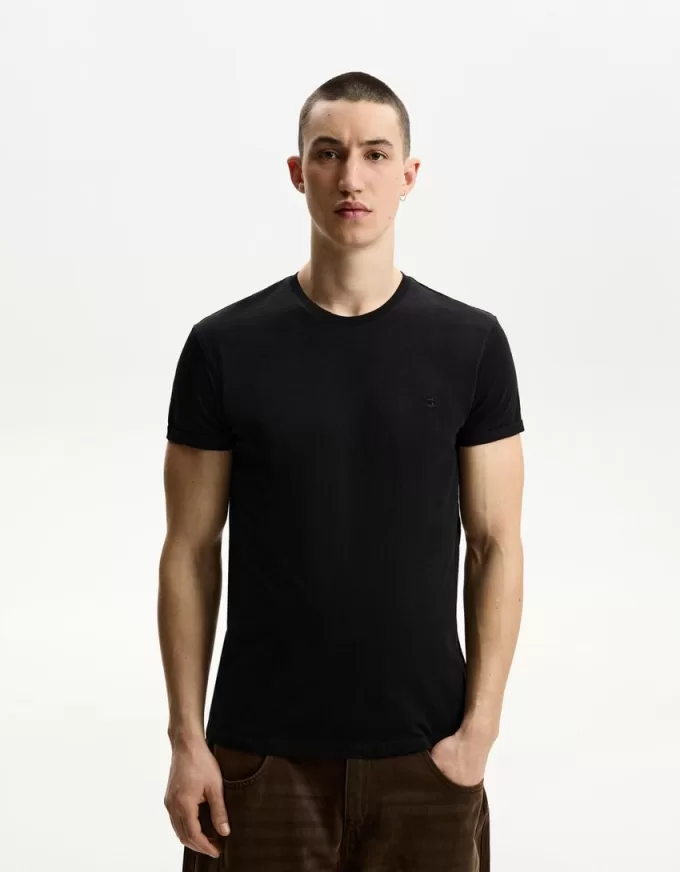 Broderad kortärmad upprullbar T-shirt