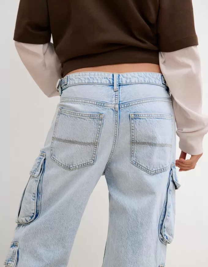 Cargojeans med flera fickor Cargojeans med flera fickor