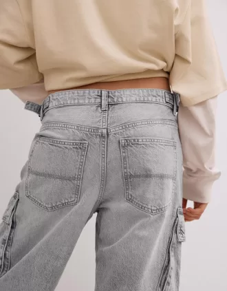 Cargojeans med flera fickor