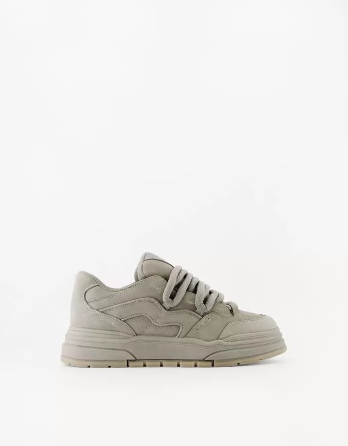 Chunky skater sneakers