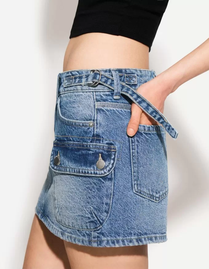 Denim cargo kjol med remmar