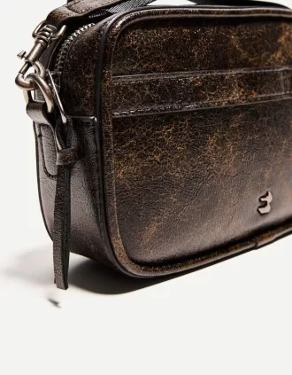 Distressed crossbody-väska Distressed crossbody-väska